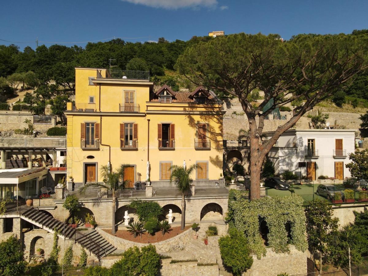 Villa Di Natale Pagani Exterior photo